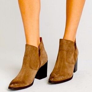 Steve Madden Pierce Western Distress Booties 6.5